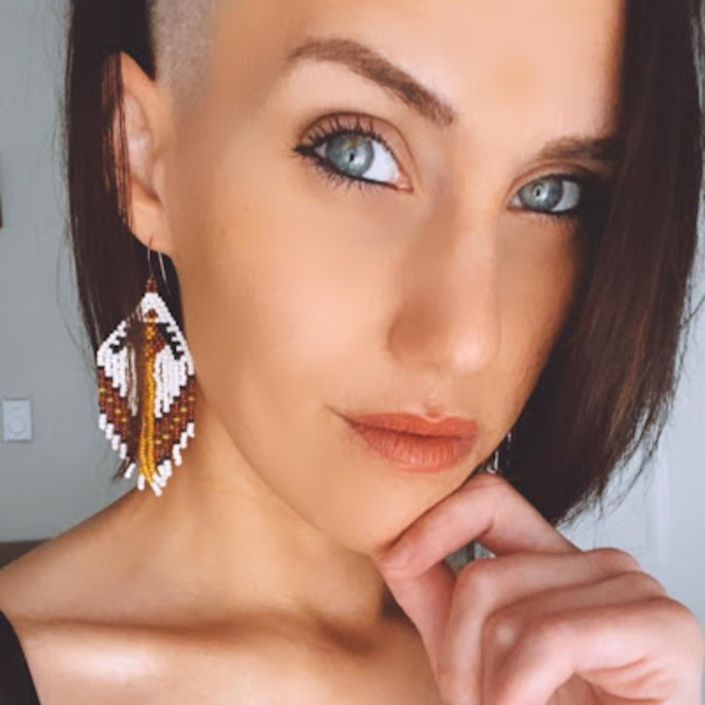 Meet your Posher, Elise